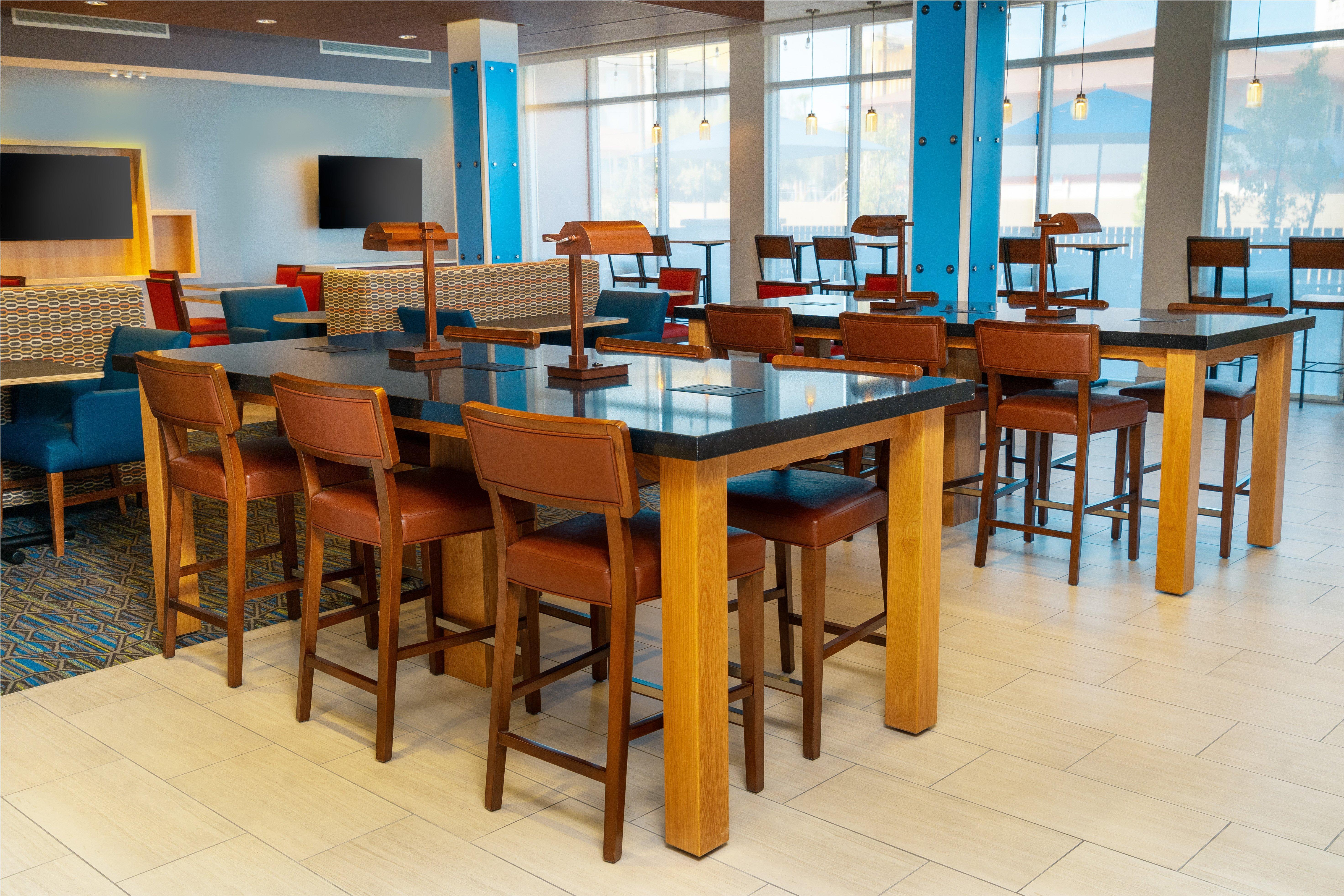 Holiday Inn Express & Suites - Las Vegas - E Tropicana By Ihg Eksteriør billede