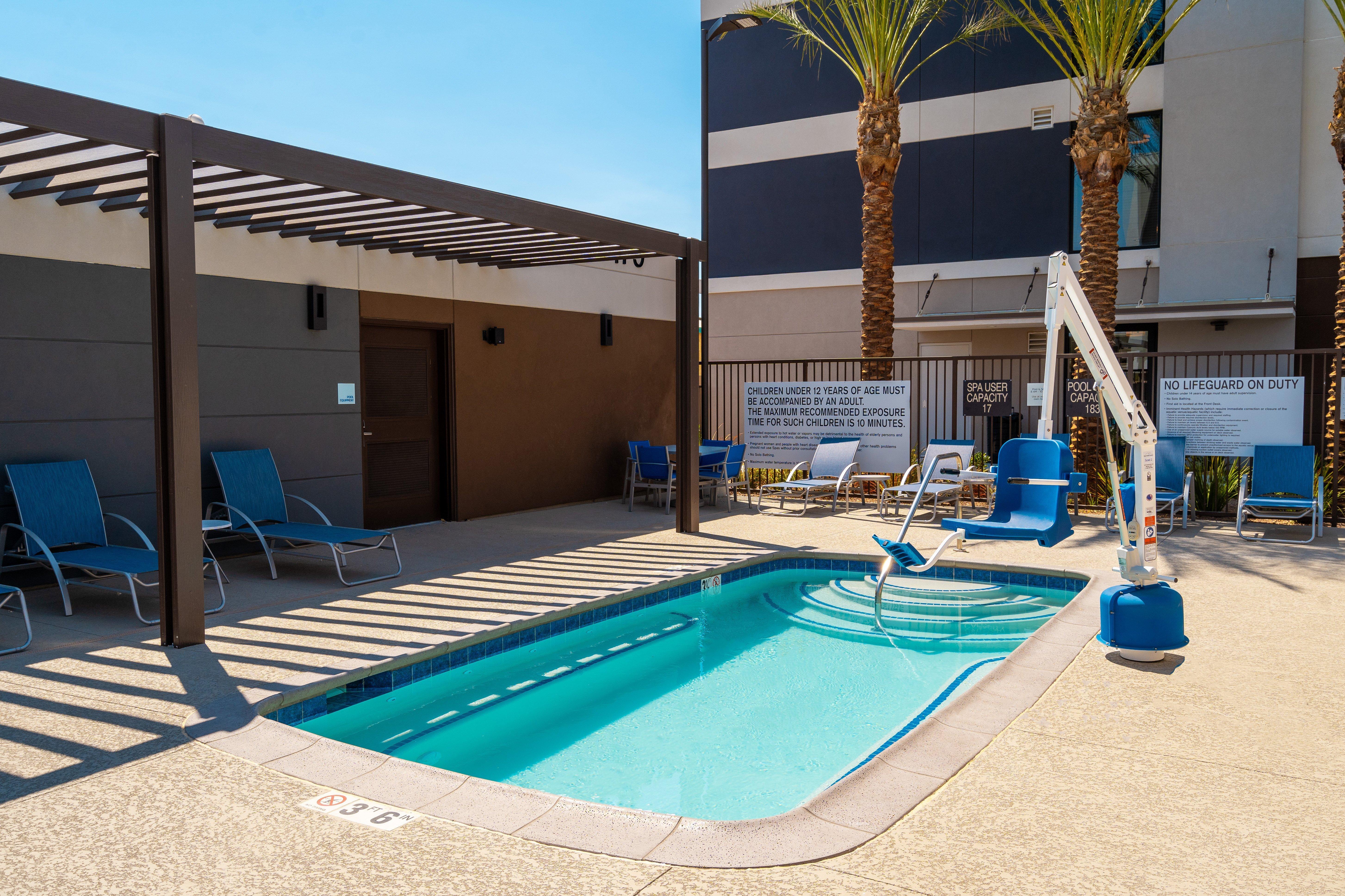 Holiday Inn Express & Suites - Las Vegas - E Tropicana By Ihg Eksteriør billede